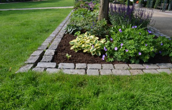 Flower Bed Mulching in Palmetto